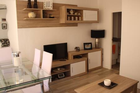 BEAUTIFUL APARTMENT, BEAUTIFUL VIEWS, POOL, A / C