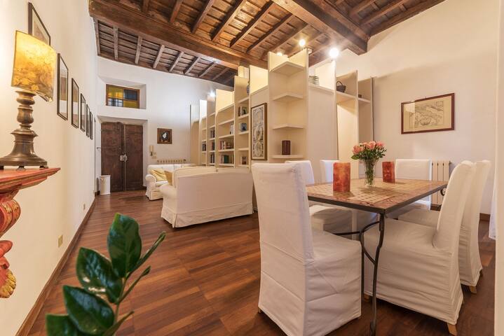 Unique opportunity to live in a Renaissance palace gallery image 5