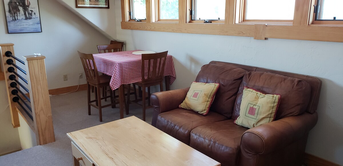 Successful Airbnb property: Your Private Suite 1 block from heart of Downtown in Bozeman