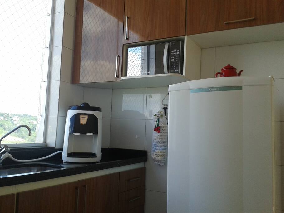 Geladeira, microondas, purificador de água