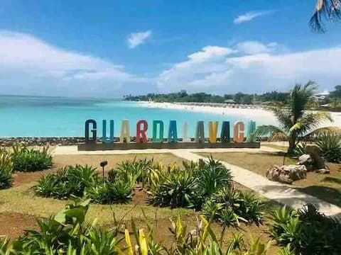 La Roca Beach Front Cottage, Guardalavaca!