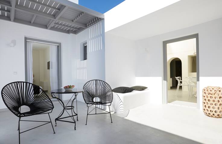 Eolia Kamari Villa gallery image 4