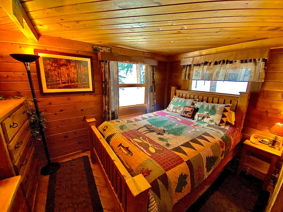 Main Level Bedroom in the cabin.   Includes Lutron Motorized Blackout shades too!  If you like the “Vegas black out” effect…this is the bedroom for you. 