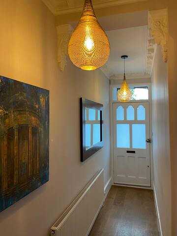 Spacious 4 Bedroom Family Home St Margarets gallery image 2