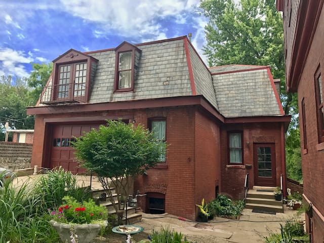 The Vineyard Mansion Carriage House