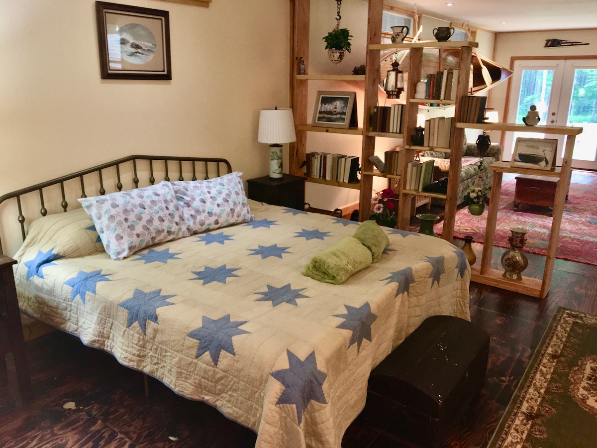 เตียงคิงไซส์ในพื้นที่นอน