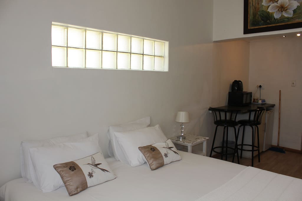 Kingsize bed and breakfast corner