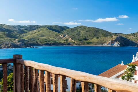 Bright apt. "boho-chic" with superb sea view