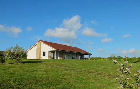 Level entry luxury bungalow in meadow nr Yarmouth