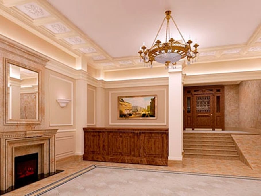 Дом охраняется круглосуточно
The house is guarded around the clock