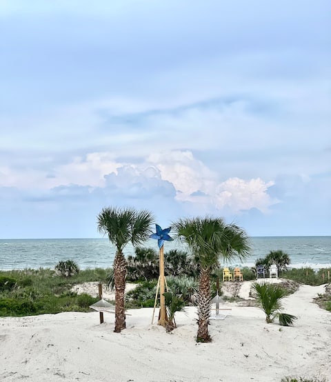 Coastal compound: family and corporate gathering