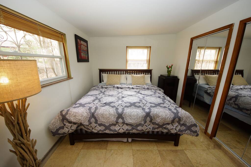 Bedroom, King bed