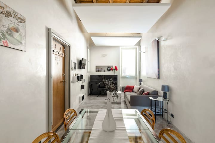 Stylish Trevi Fountain apartment with terrace