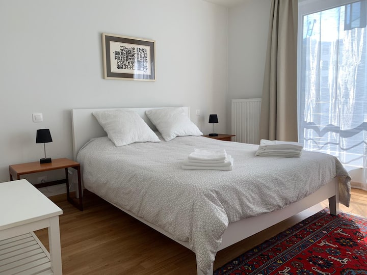 Спална соба 1 -  брачен кревет (широк 180 - 200 см)