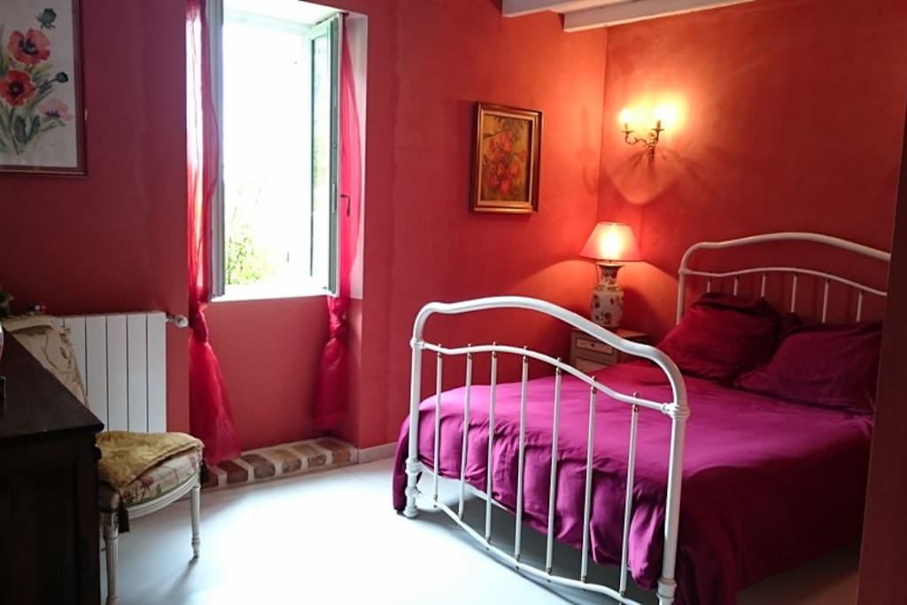 Chambre avec salle de bain individuelle