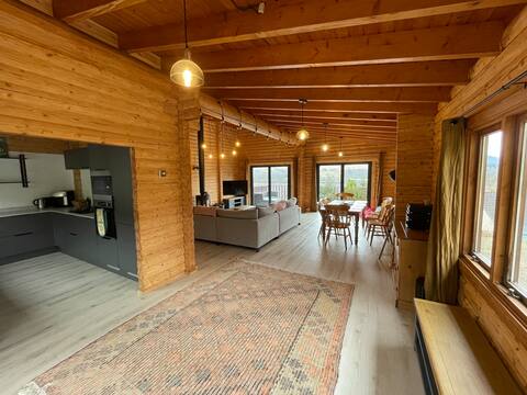 Stunning spacious home - Loch and Mountain View’s