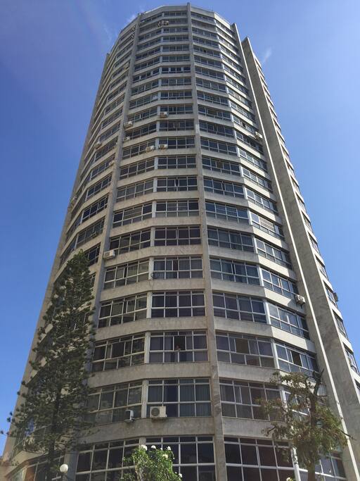 fachada do prédio. Estamos no 15º andar