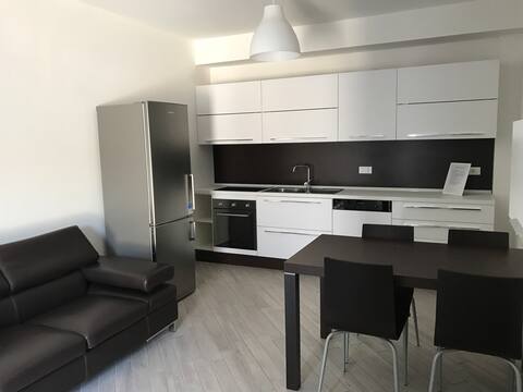 SPACIOUS THREE-ROOM APARTMENT FIERA MILANO APP7