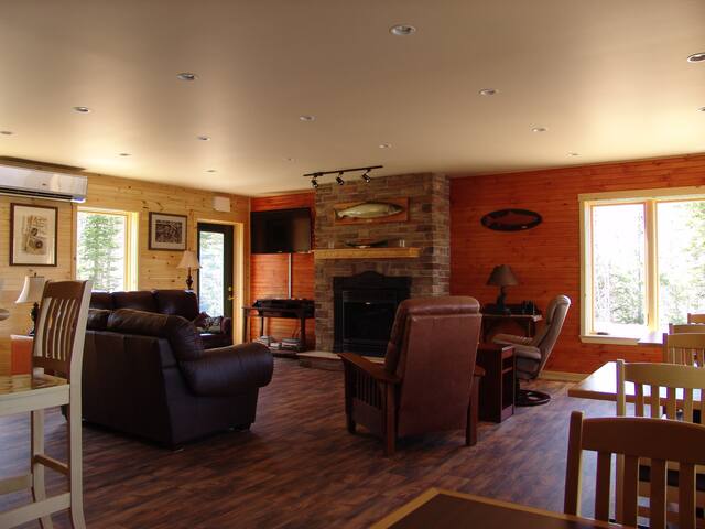 Wilson’s Resort- Main Lodge gallery image 4