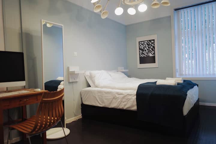 Bedroom number 2 - all beds are equipped with the very best bed sheets made from Egyptian cotton. Also a desk with an Apple iMac that can be used by the guests.