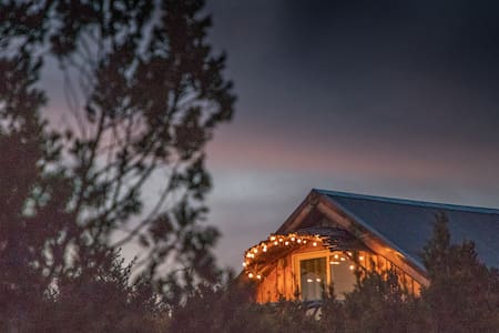 THE BIRDHOUSE by Skybox Cabins
