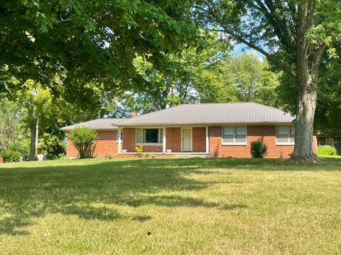 Charming 3 bedroom with beautiful farm view.