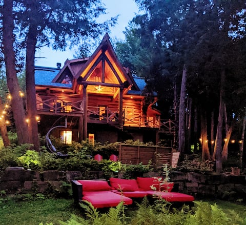 Waterfront 25 mins to Tremblant w/Hot Tub & Sauna