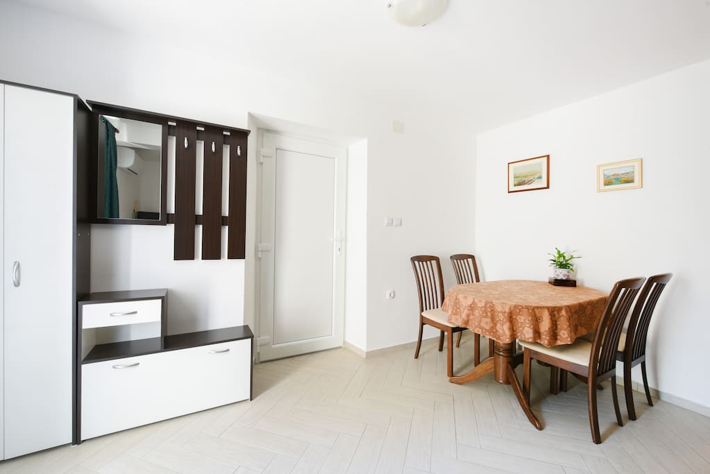 Apartment Krka, dining and living room