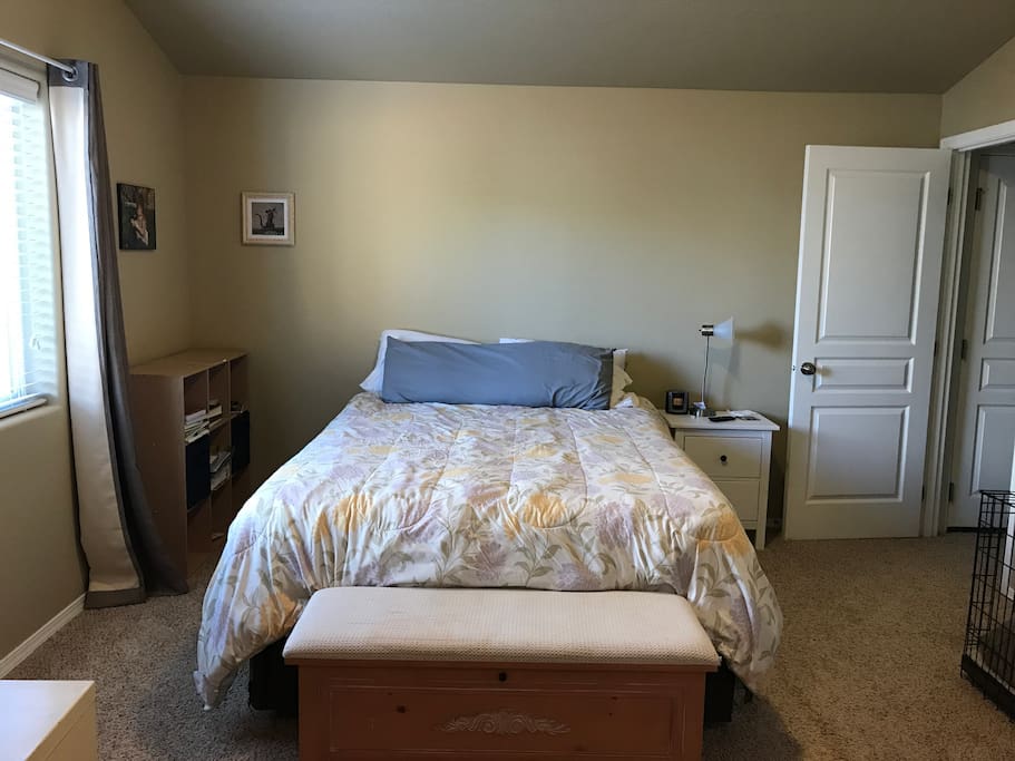 Master bedroom w/ queen TEMPUR-Cloud bed. 50" TV in master bedroom mounted on wall. Blackout curtains.