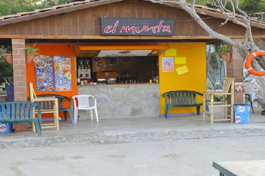 Il bar del villaggio!
