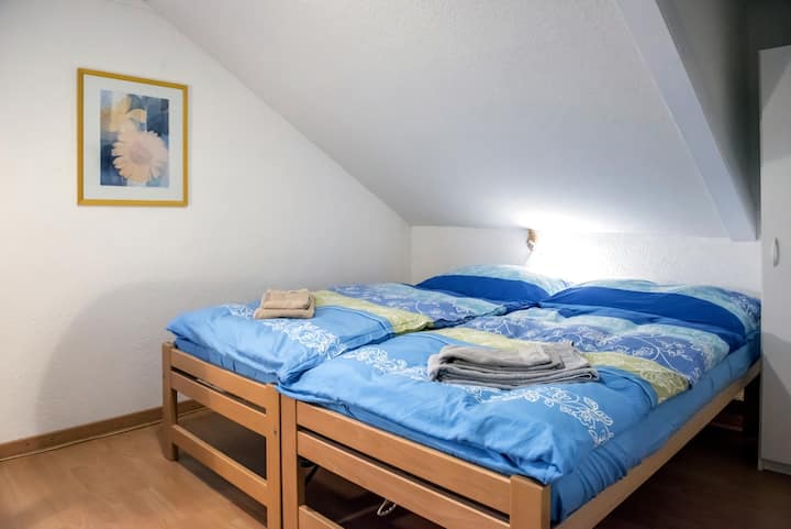 Chumba cha kulala: Nestled kwa watu 2.