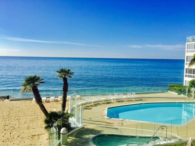 Newly Renovated Oceanfront Carbon Beach Escape