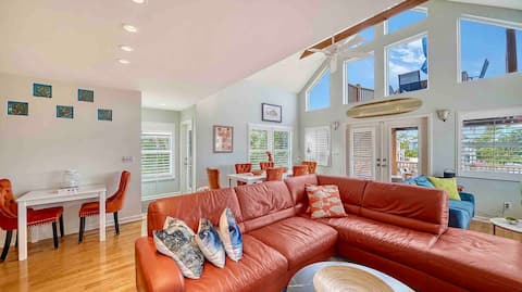 Top Airbnb: Waterfront, Heated Pool, Elevator, Fire Pit, Dock in Holmes Beach