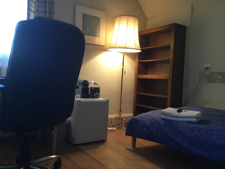 Room 6 - Toblerplatz, Zuriberg - Zürich