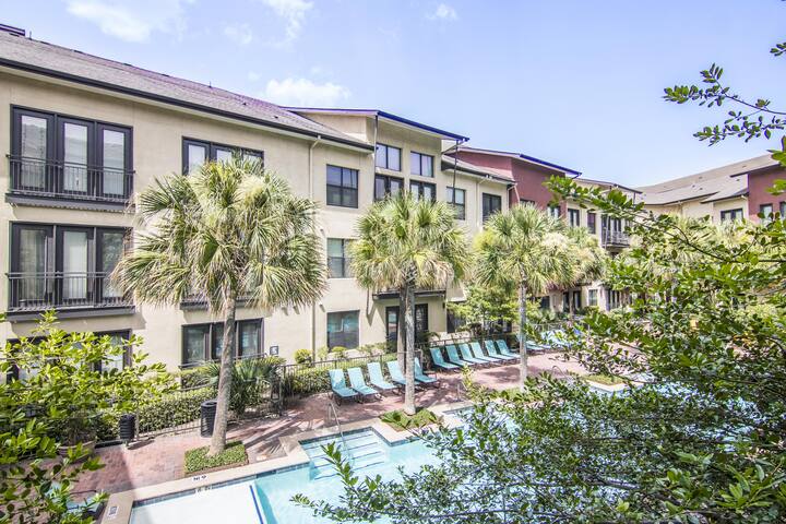 2 /2 + den King |Queen |2 twins |AMAZING LOCATION gallery image 2