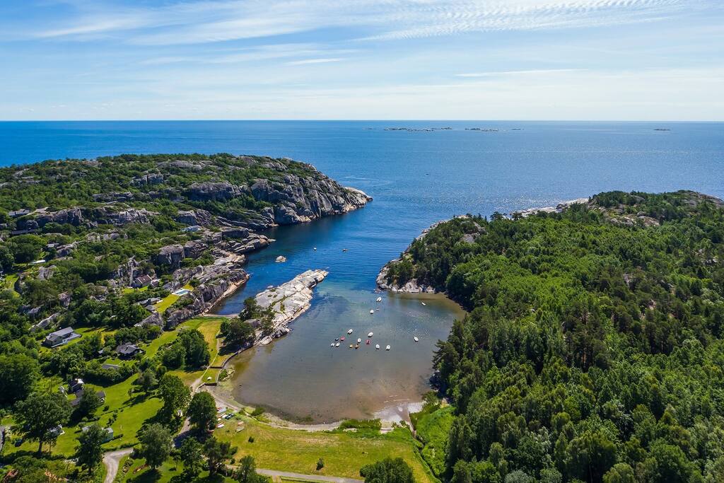The bay. Cabin located in the low left corner.