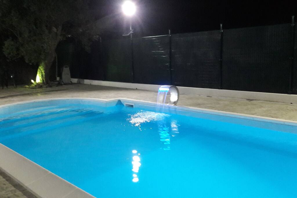 Piscina di notte