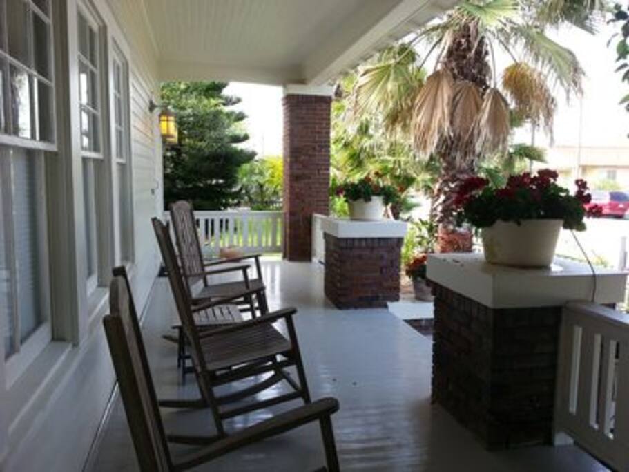Gather outside on the front porch and enjoy the ocean breeze & sound of the gulf