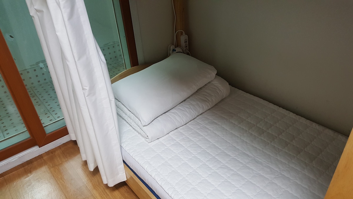 غرفة النوم 1