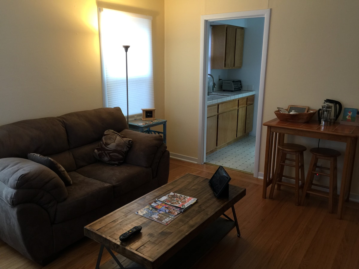 Popular Airbnb listing: Great 2 BR East Sacramento Guest House in East Sacramento