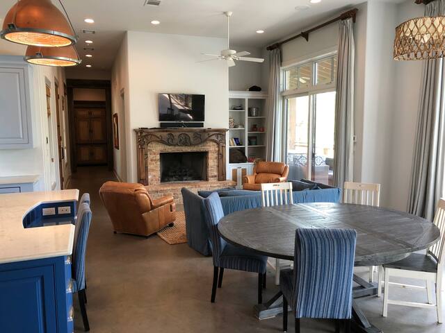 6000sf Home Sleeps 20+ Guests gallery image 5