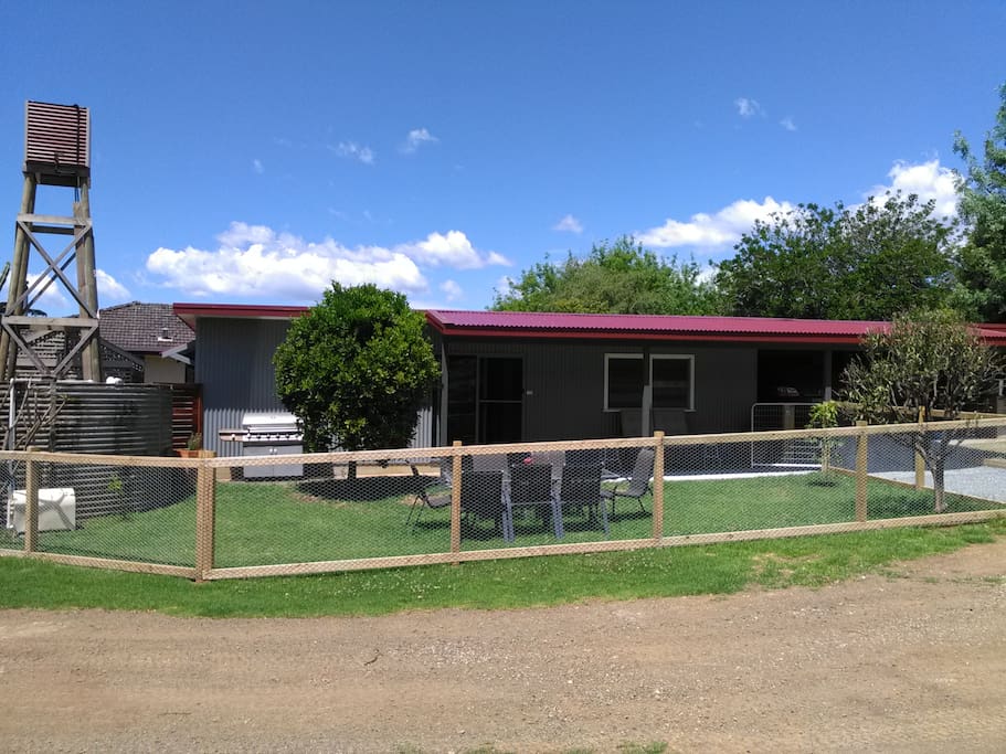 Fully enclosed yard (1200mm high fence) with BBQ, outdoor shower
and outdoor setting.