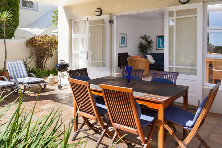 Ground Floor Apt, 2 bed,1 bath 3min walk to beach gallery image 3