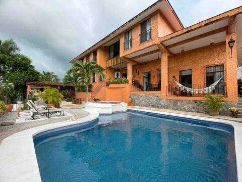 Gorgeous view, private swimming pool, 6 bedrooms
