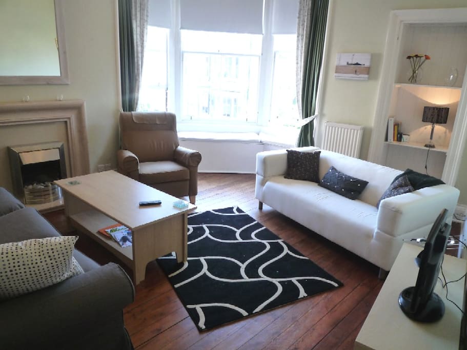 Another view of the livingroom