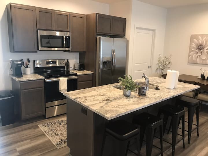 Modern | King Suite | 4 Beds | Condo-28+day Stays! - Richland, WA