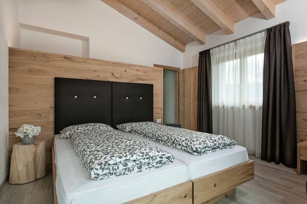Camera da letto con accesso al giardino