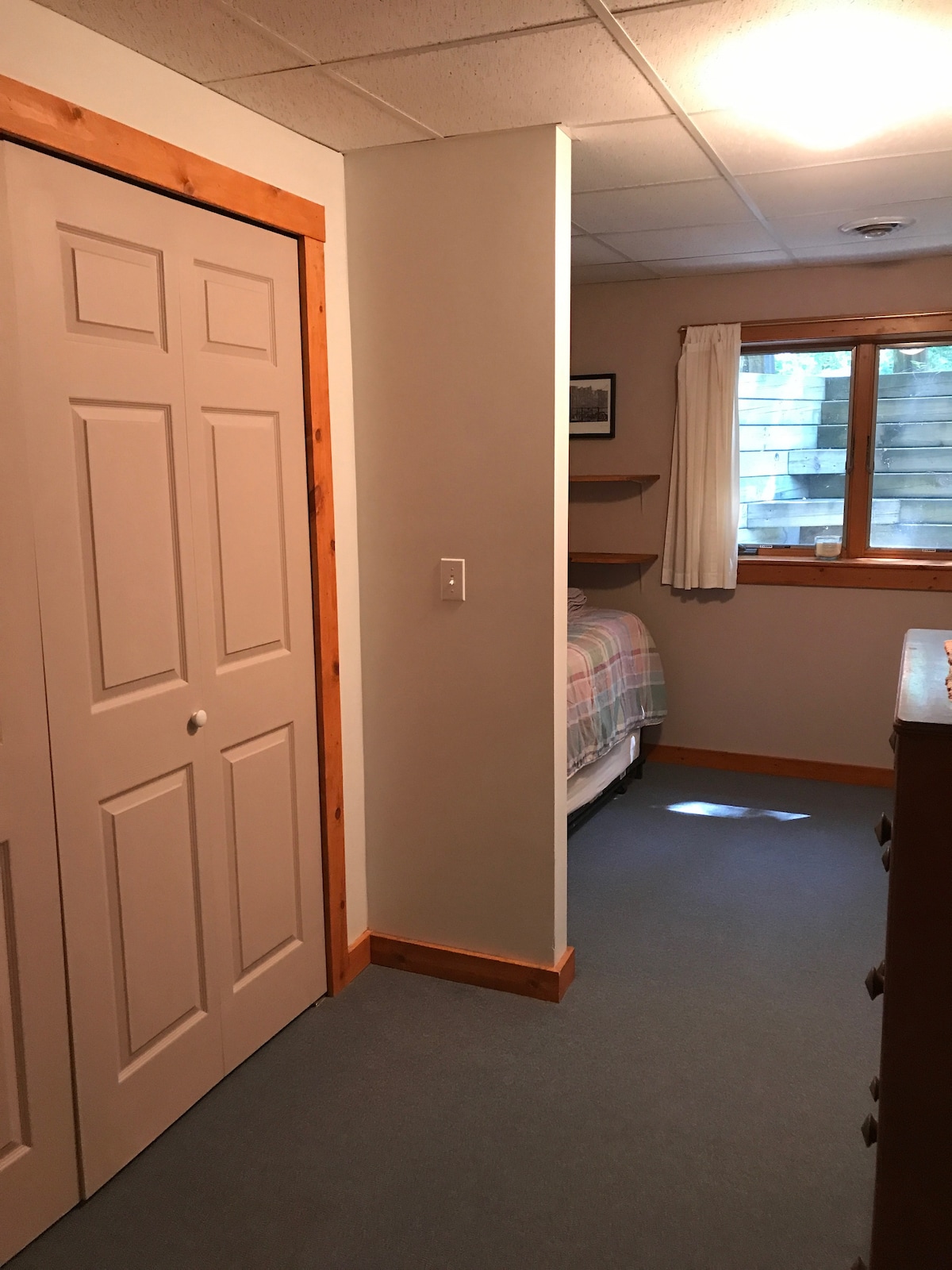 חדר שינה 2 (מיטה נפתחת מתחת למיטת יחיד; ניתן לשלוף)