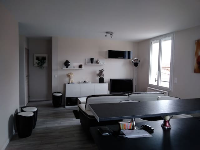 apartment sleeps 6