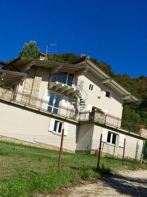 Facciata della villa Angiro'